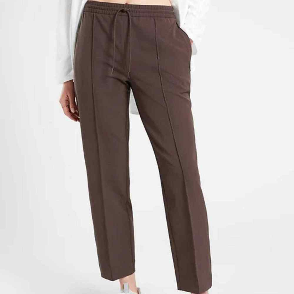 Athleta Endeavor Straight Leg Pants size 4 Brown